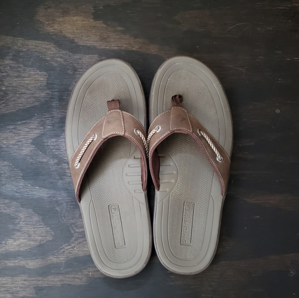 Sperry flip flops
